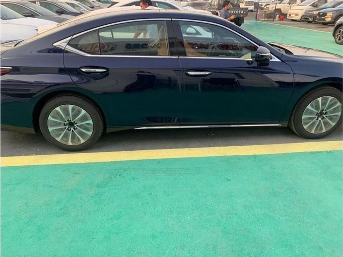 Новый Lexus ES 350 VII Рестайлинг, 3.5 л, 2024 в Дубае от Mohamed Hakim Motors Тёмно-синий цвет. GCC | AUTO.AE