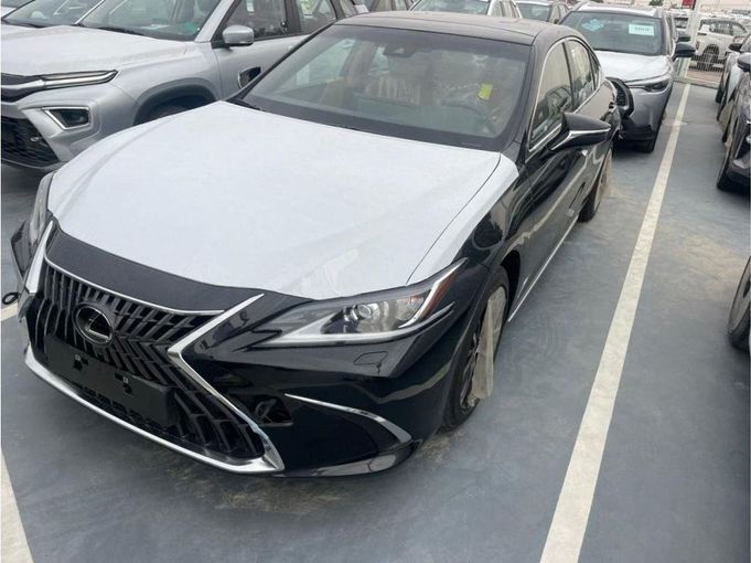 Новый Lexus ES 350 VII Рестайлинг, 3.5 л, 2024 в Дубае от Mohamed Hakim Motors Черный цвет. GCC | AUTO.AE
