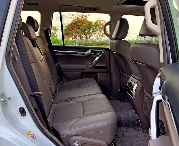 Used Lexus GX 460 II Facelift, 4.6 l, 2018 in Dubai by Q Motors, White color. GCC Specs | AUTO.AE