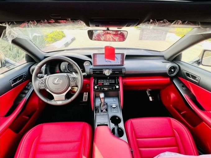 Новый Lexus IS 350 III Рестайлинг 2, 3.5 л, 2023 в Дубае от Ideal Cars LLC Серебристый цвет. GCC | AUTO.AE