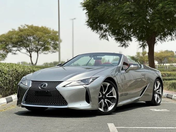 Подержанный Lexus LC 500 I, 5.0 л, 2023 в Дубае от Alta Class Motors Серебристый цвет. GCC | AUTO.AE