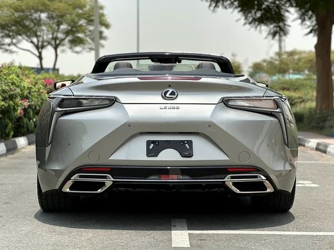 مستعملة Lexus LC 500 I, 5.0 l, 2023 في في دبي من Alta Class Motors، اللون فضي. مواصفات الخليج | AUTO.AE