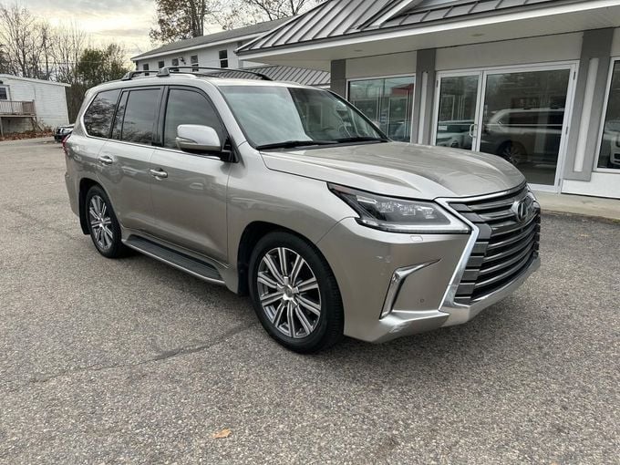 Подержанный Lexus LX Arctic Trucks 570 III Рестайлинг 2, 5.7 л, 2017 в Дубае от Best Time Motorcycles Белый цвет. Американская | AUTO.AE