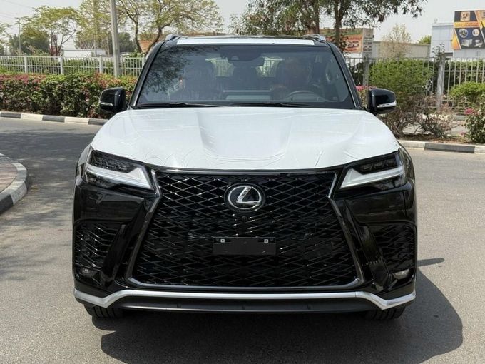 Подержанный Lexus LX 500d IV, 3.3 л, 2024 в Дубае от Royal Motors Черный цвет. GCC | AUTO.AE