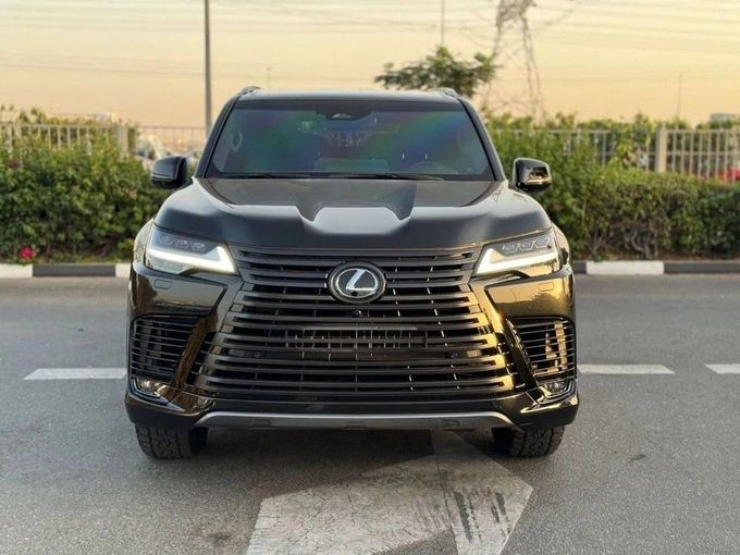 Подержанный Lexus LX 700h IV, 3.4 л, 2025 в Дубае от Royal Motors Черный цвет. GCC | AUTO.AE