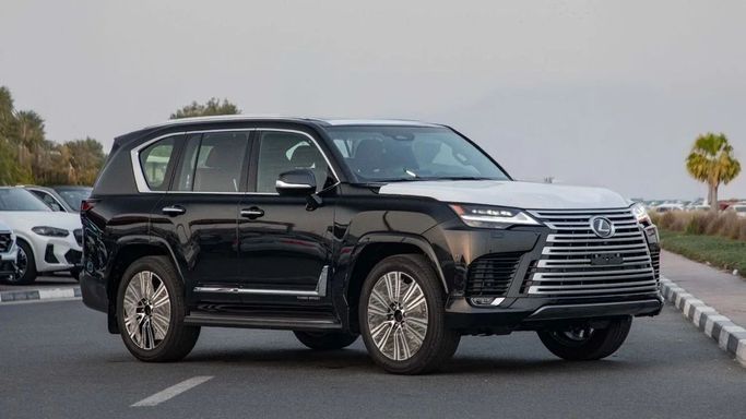 Новый Lexus LX 600 IV, 3.4 л, 2025 в Дубае от Dresden Motors Черный цвет. GCC | AUTO.AE