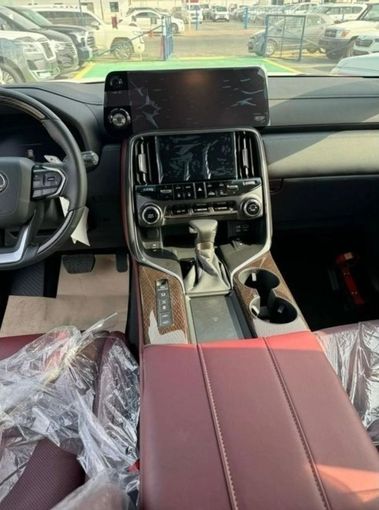 Новый Lexus LX 600 IV, 3.4 л, 2024 в Дубае от Mohamed Hakim Motors Черный цвет. GCC | AUTO.AE
