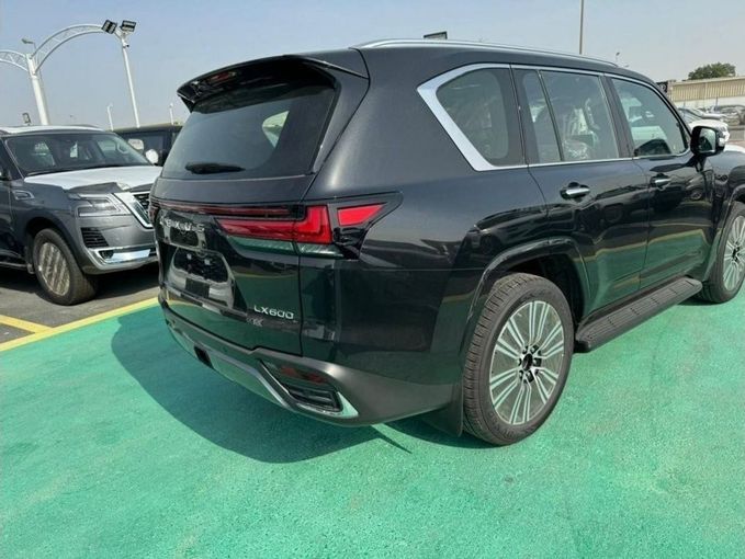 Новый Lexus LX 600 IV, 3.4 л, 2024 в Дубае от Mohamed Hakim Motors Черный цвет. GCC | AUTO.AE