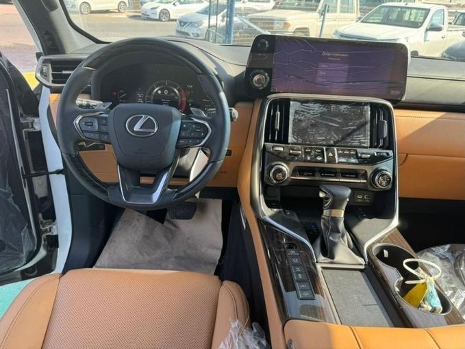 Новый Lexus LX 500d IV, 3.3 л, 2024 в Дубае от Mohamed Hakim Motors Белый цвет. GCC | AUTO.AE