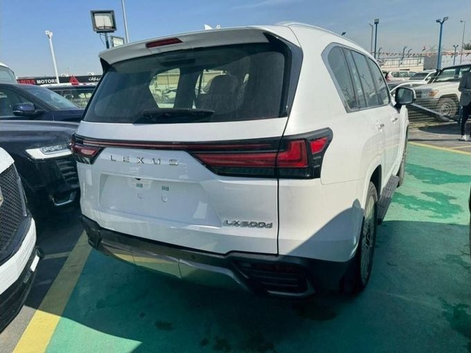 Новый Lexus LX 500d IV, 3.3 л, 2024 в Дубае от Mohamed Hakim Motors Белый цвет. GCC | AUTO.AE