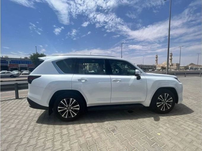 Новый Lexus LX 600 IV, 3.4 л, 2024 в Дубае от Mohamed Hakim Motors Белый цвет. GCC | AUTO.AE