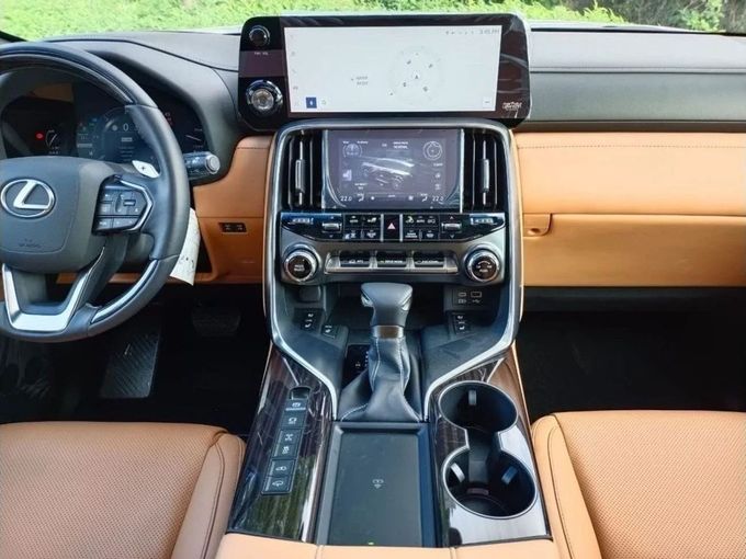 Новый Lexus LX 500d IV, 3.3 л, 2024 в Дубае от Mohamed Hakim Motors Черный цвет. GCC | AUTO.AE