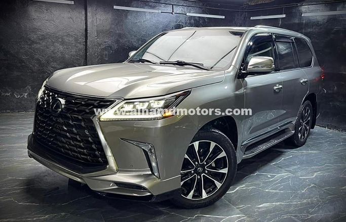 Подержанный Lexus LX 570 III Рестайлинг 2, 5.7 л, 2021 в Дубае от Alhamd Motors Золотистый цвет. Американская | AUTO.AE