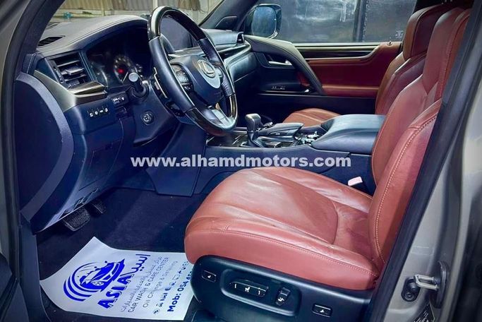 Подержанный Lexus LX 570 III Рестайлинг 2, 5.7 л, 2021 в Дубае от Alhamd Motors Золотистый цвет. Американская | AUTO.AE