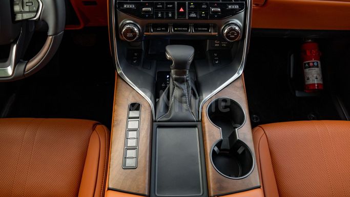 جديدة Lexus LX 600 رابعاً, 3.4 l, 2024 في في دبي من Milele، اللون أبيض. أخرى | AUTO.AE