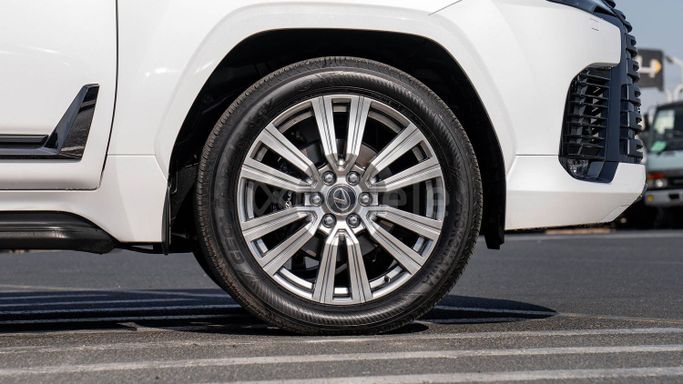 جديدة Lexus LX 600 رابعاً, 3.4 l, 2024 في في دبي من Milele، اللون أبيض. أخرى | AUTO.AE