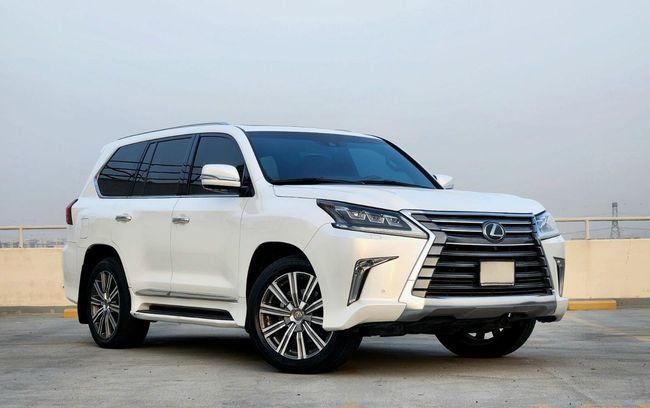 Подержанный Lexus LX 570 III Рестайлинг 2, 5.7 л, 2017 в Дубае от Gulf Motors Белый цвет. GCC | AUTO.AE