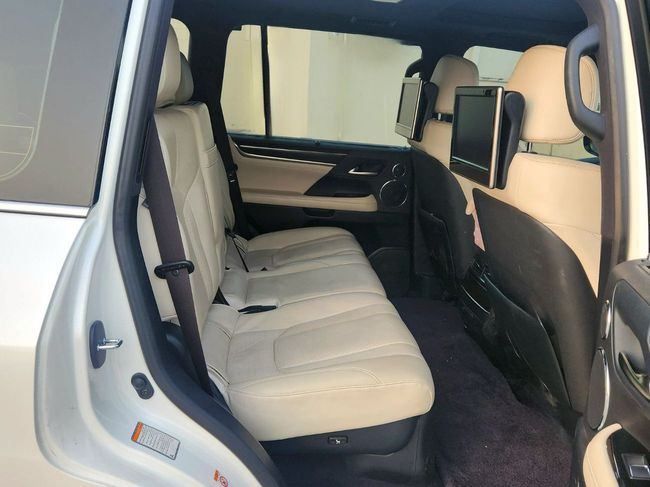 Подержанный Lexus LX 570 III Рестайлинг 2, 5.7 л, 2017 в Дубае от Gulf Motors Белый цвет. GCC | AUTO.AE