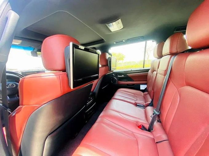 Подержанный Lexus LX 570 III Рестайлинг 2, 5.7 л, 2019 в Дубае от Formula Motors Белый цвет. GCC | AUTO.AE