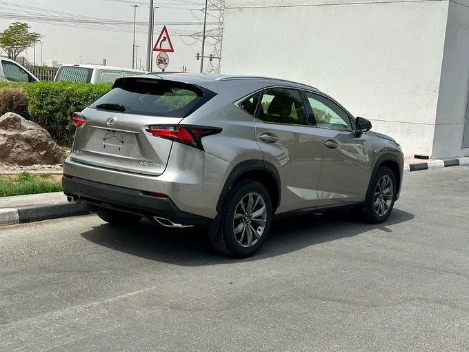 Подержанный Lexus NX 200t I, 2.0 л, 2016 в Дубае от Formula Motors Серебристый цвет. GCC | AUTO.AE