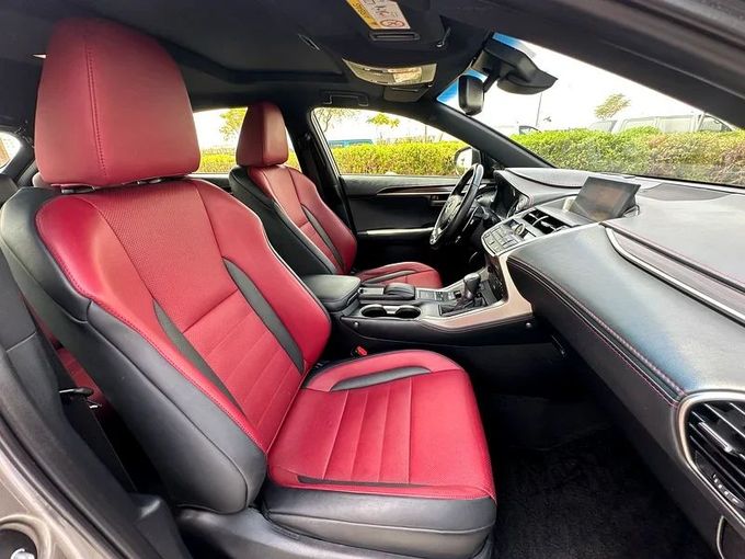 Подержанный Lexus NX 200t I, 2.0 л, 2016 в Дубае от Formula Motors Серебристый цвет. GCC | AUTO.AE