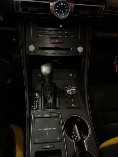 Подержанный Lexus RC 350 I Рестайлинг, 3.5 л, 2023 в Дубае от A Class Motors Желтый цвет.  | AUTO.AE
