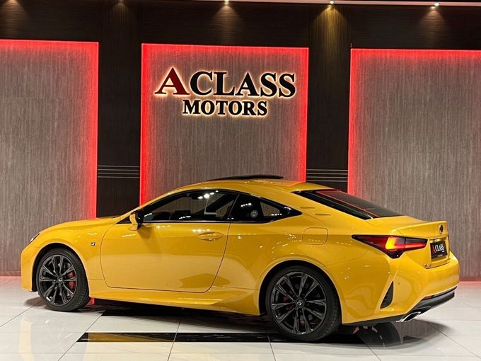 Подержанный Lexus RC 350 I Рестайлинг, 3.5 л, 2023 в Дубае от A Class Motors Желтый цвет.  | AUTO.AE
