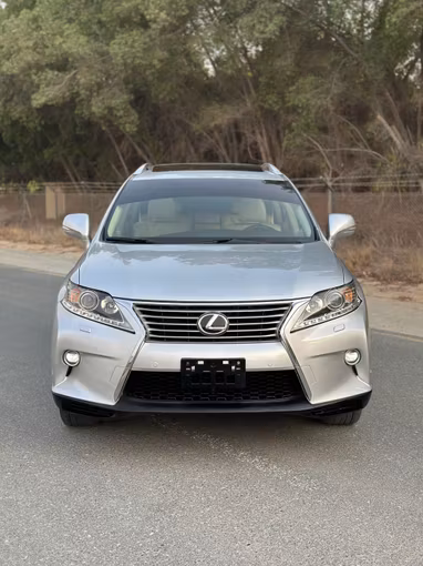 Подержанный Lexus RX 350 III Рестайлинг, 3.5 л, 2015 в Дубае от Alzahiah Cars Серебристый цвет. GCC | AUTO.AE