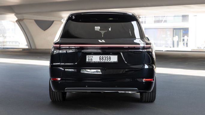 LiXiang L9, 2024 внедорожник 5 дв. бизнес класса в Дубае от AVA car rental черный цвет | AUTO.AE