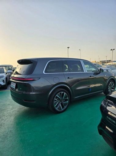 Новый LiXiang L9 I Рестайлинг, 1.5 л, 2024 в Дубае от Mohamed Hakim Motors Серый цвет. GCC | AUTO.AE