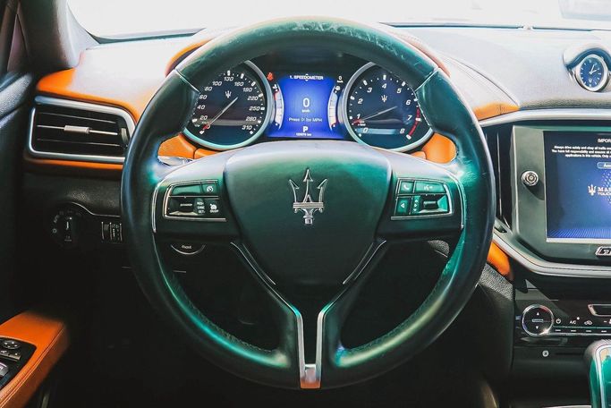 Подержанный Maserati Ghibli III, 3.0 л, 2015 в Дубае от Linda Cars Синий цвет. GCC | AUTO.AE
