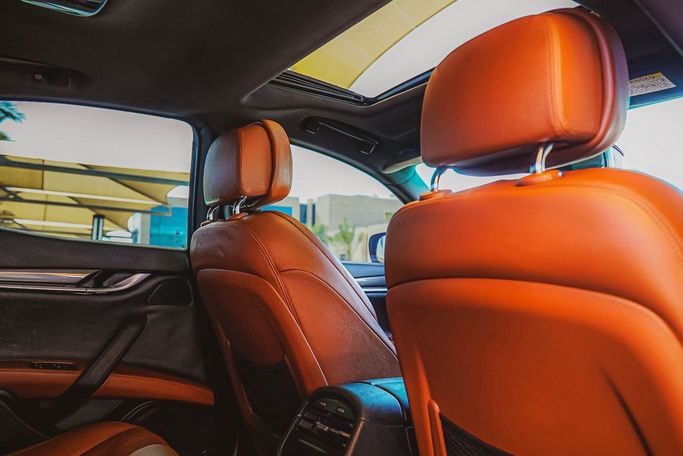 Подержанный Maserati Ghibli III, 3.0 л, 2015 в Дубае от Linda Cars Синий цвет. GCC | AUTO.AE