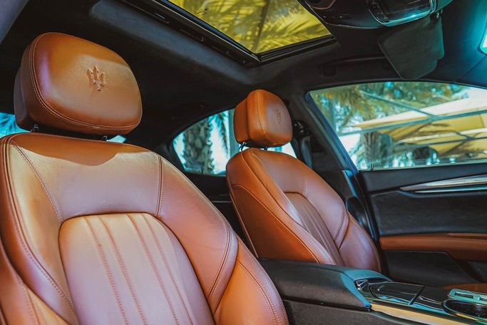 Подержанный Maserati Ghibli III, 3.0 л, 2015 в Дубае от Linda Cars Синий цвет. GCC | AUTO.AE