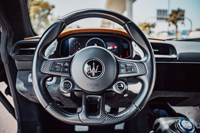 Maserati MC20, 2023 رياضي كوبيه للتأجير في في دبي من POF RENTAL، اللون أسود | AUTO.AE