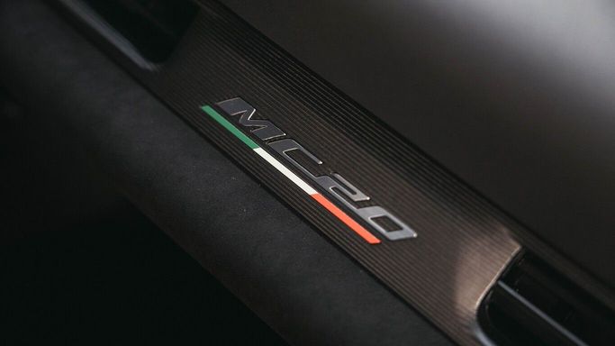 Maserati MC20, 2023 رياضي كوبيه للتأجير في في دبي من AVA car rental، اللون أصفر | AUTO.AE