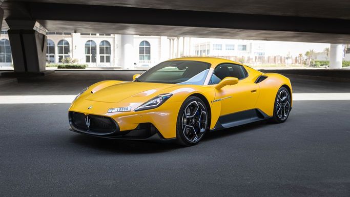 Maserati MC20, 2023 رياضي كوبيه للتأجير في في دبي من AVA car rental، اللون أصفر | AUTO.AE