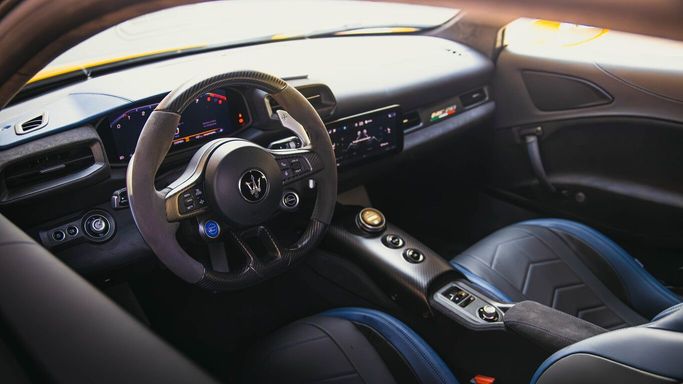 Maserati MC20, 2023 رياضي كوبيه للتأجير في في دبي من AVA car rental، اللون أصفر | AUTO.AE