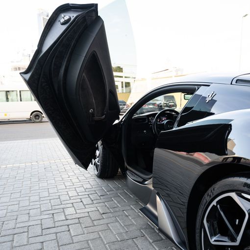 Maserati MC20, 2023 رياضي كوبيه للتأجير في في دبي من DEIZ، اللون أسود | AUTO.AE