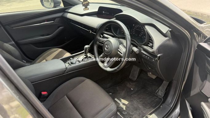 Подержанный Mazda 3 IV (BP), 2.0 л, 2023 в Дубае от Alhamd Motors Серый цвет. Other | AUTO.AE