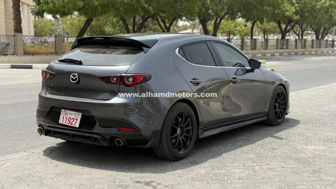 Подержанный Mazda 3 IV (BP), 2.0 л, 2023 в Дубае от Alhamd Motors Серый цвет. Other | AUTO.AE