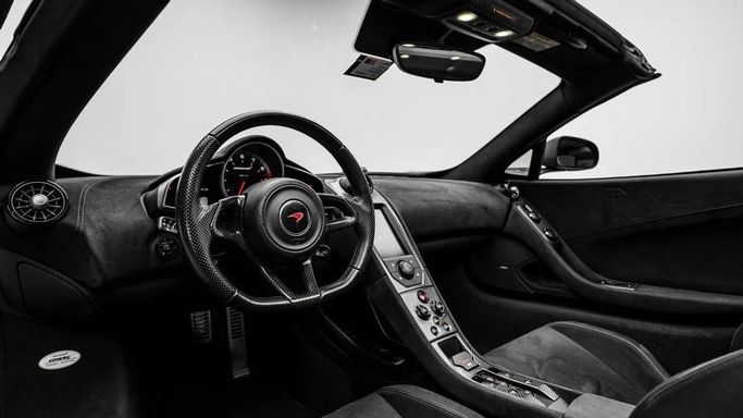 Подержанный McLaren 650S, 3.8 л, 2015 в Дубае от Al Ain Class Motors Черный цвет. GCC | AUTO.AE