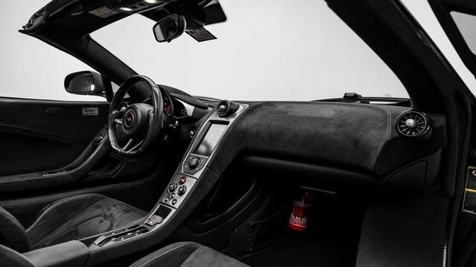Подержанный McLaren 650S, 3.8 л, 2015 в Дубае от Al Ain Class Motors Черный цвет. GCC | AUTO.AE