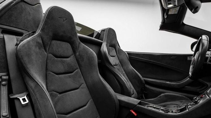 Подержанный McLaren 650S, 3.8 л, 2015 в Дубае от Al Ain Class Motors Черный цвет. GCC | AUTO.AE