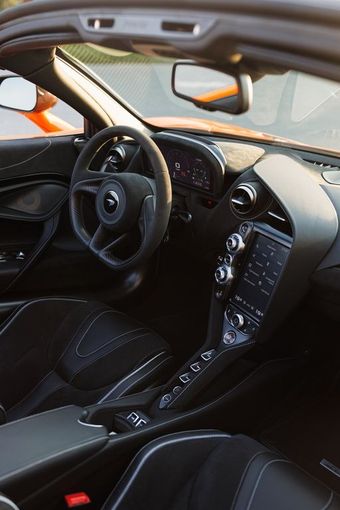 McLaren 720S Spider, 2023 родстер spider спорт класса в Дубае от AVA car rental оранжевый цвет | AUTO.AE