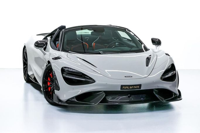 Новый McLaren 765LT, 4.0 л, 2022 в Дубае от PUPIL OF FATE MOTORS Белый цвет. GCC | AUTO.AE