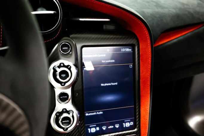Новый McLaren 765LT, 4.0 л, 2022 в Дубае от PUPIL OF FATE MOTORS Белый цвет. GCC | AUTO.AE
