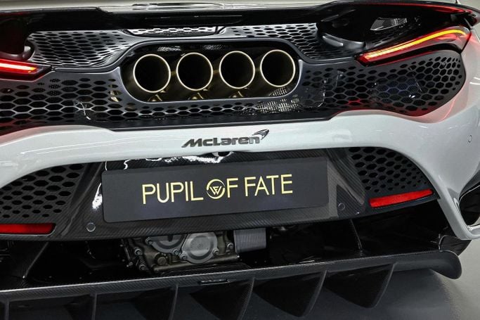 Новый McLaren 765LT, 4.0 л, 2022 в Дубае от PUPIL OF FATE MOTORS Белый цвет. GCC | AUTO.AE