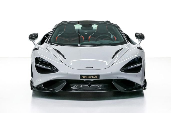 Новый McLaren 765LT, 4.0 л, 2022 в Дубае от PUPIL OF FATE MOTORS Белый цвет. GCC | AUTO.AE