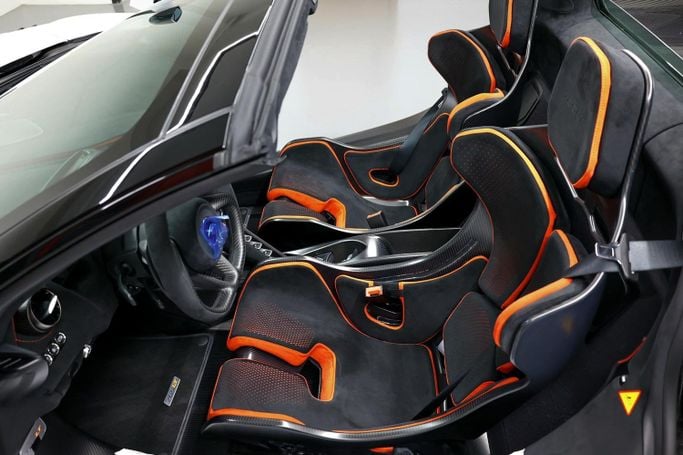 Новый McLaren 765LT, 4.0 л, 2022 в Дубае от PUPIL OF FATE MOTORS Белый цвет. GCC | AUTO.AE