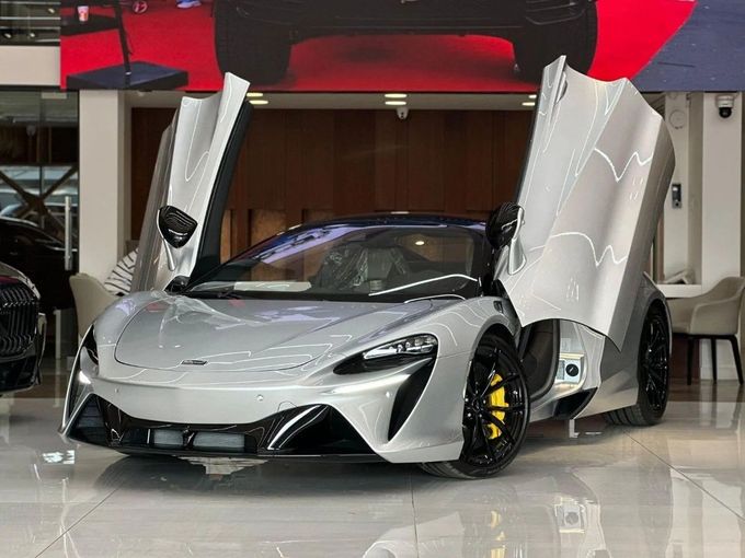 Новый McLaren Artura, 3.0 л, 2023 в Дубае от Orient Auto FZE Серебристый цвет. Корейская | AUTO.AE